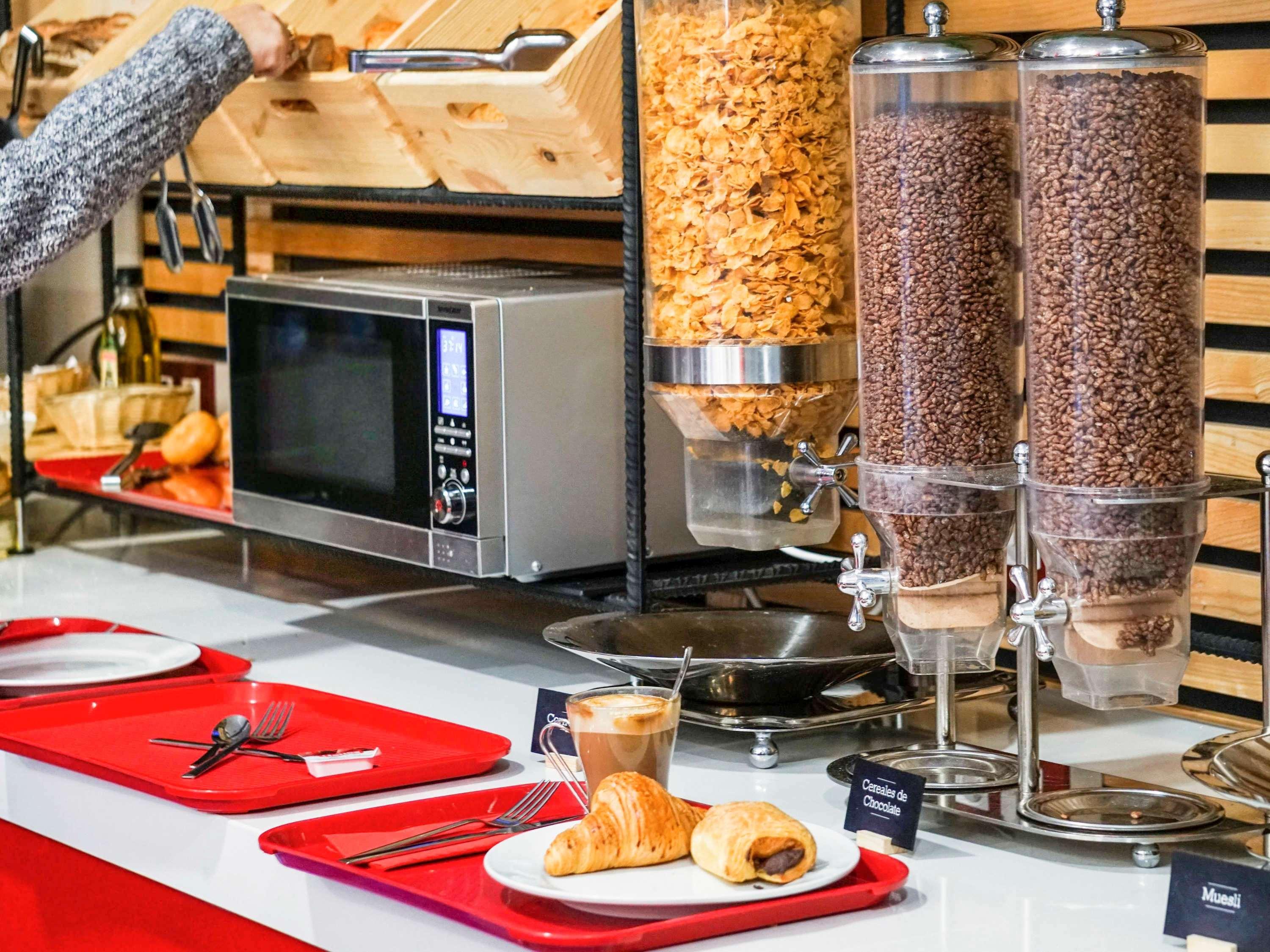 Ibis Girona Otel Dış mekan fotoğraf